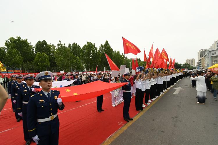 “好运山东”“齐健身”2025年桓台县第十五届全民健身运动会开赛仪式暨“农业银行杯”第一届社区工作队伍运动会在信誉楼广场开赛(图2)