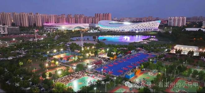 连续3天！滨州市民健身广场无人机集群飞行表演！(图1)