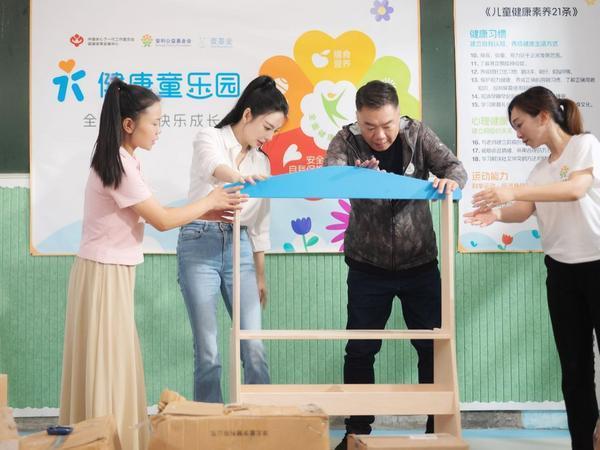 张雨绮姜超探访“健康童乐园”：为乡村儿童成长填平“隐形鸿沟”(图2)